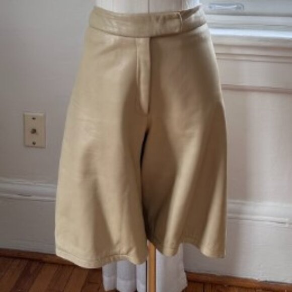 The Lawrence Park Tailored Shorts - Picture 1 of 3